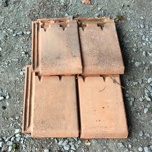 Tuiles à emboîtement